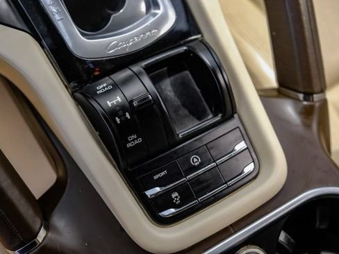 Used 2017 Porsche Cayenne AWD/4WD image 37