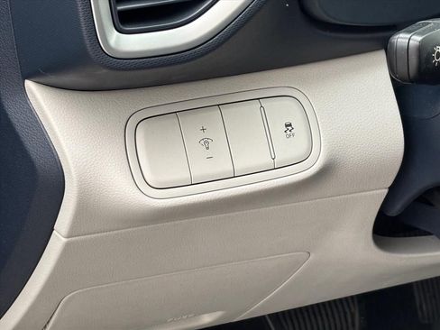 Used 2023 Hyundai Venue Limited w/ Cargo Package image 7