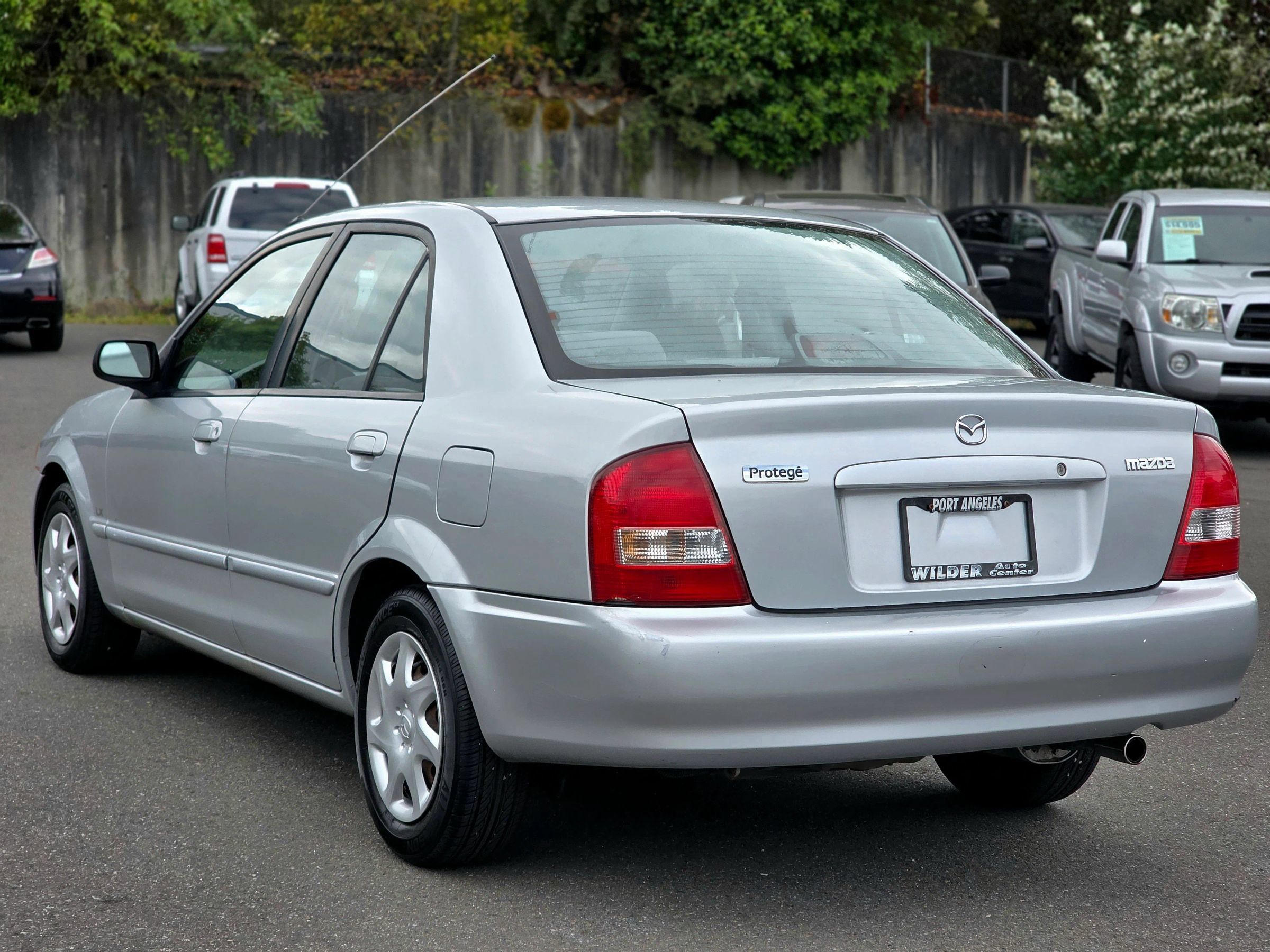 Used 1999 MAZDA Protege FWD image 8