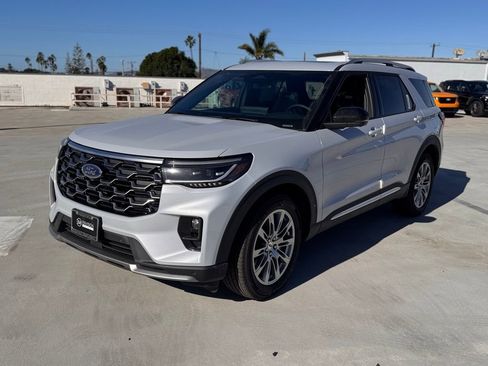 New 2026 Ford Explorer Platinum image 7