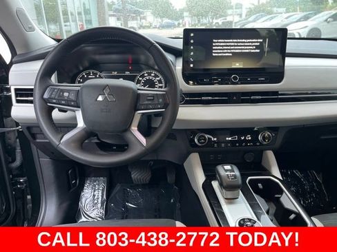 Used 2025 Mitsubishi Outlander SE AWD/4WD image 16