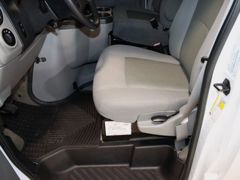 Used 2014 Ford E-350 and Econoline 350 XLT image 32