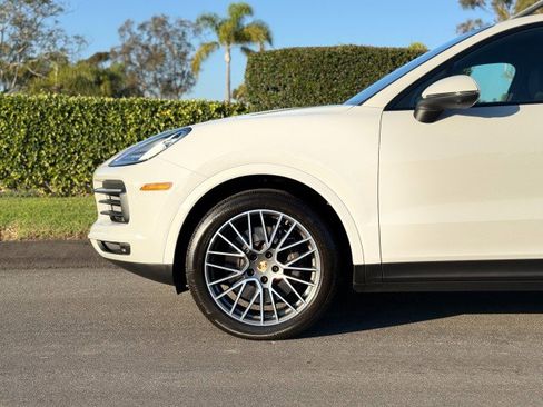 Used 2023 Porsche Cayenne image 3