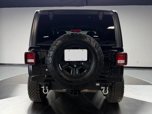 Used 2018 Jeep Wrangler Sport AWD/4WD image 5