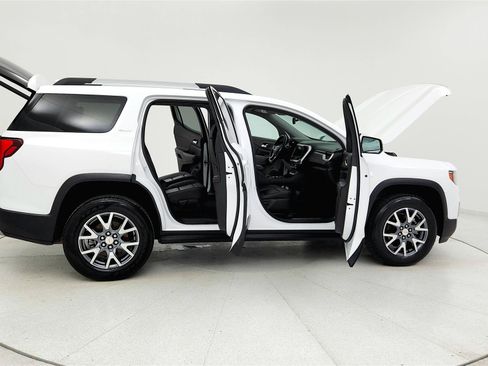 Used 2023 GMC Acadia SLT image 11