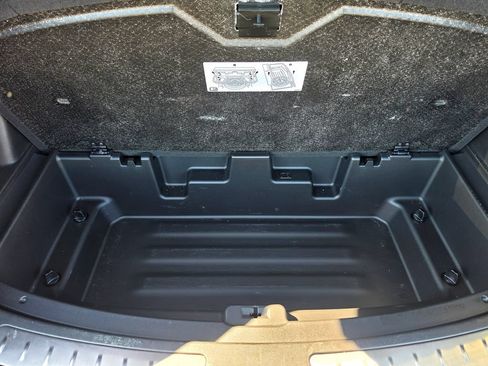 Used 2023 Buick Enclave Essence AWD/4WD image 11