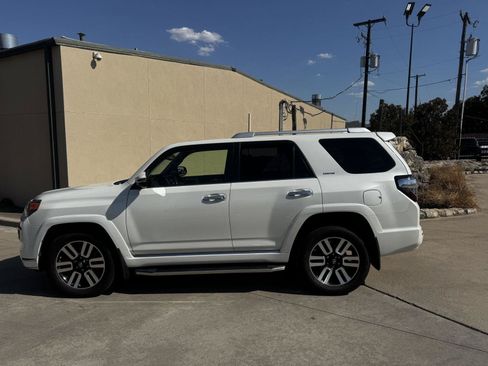 Used 2015 Toyota 4Runner Limited AWD/4WD image 4