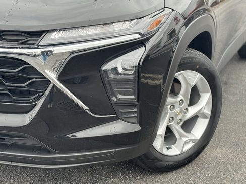 Used 2024 Chevrolet Trax LS w/ LS Convenience Package image 5