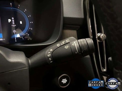 Used 2025 Volvo XC40 B5 Plus image 40