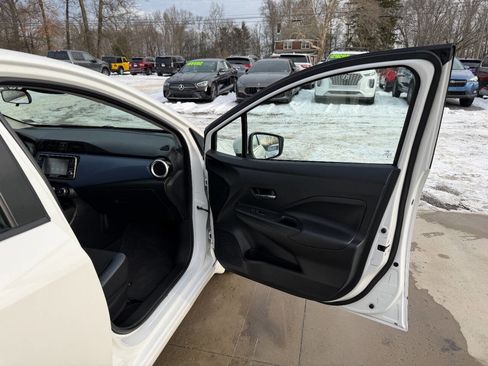 Used 2024 Nissan Versa SV w/ Trunk Package image 8