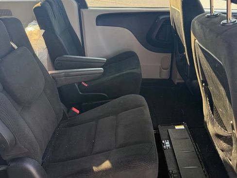 Used 2016 Dodge Grand Caravan SXT FWD image 6