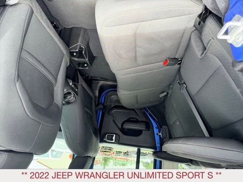 Used 2022 Jeep Wrangler Unlimited Sport AWD/4WD image 10