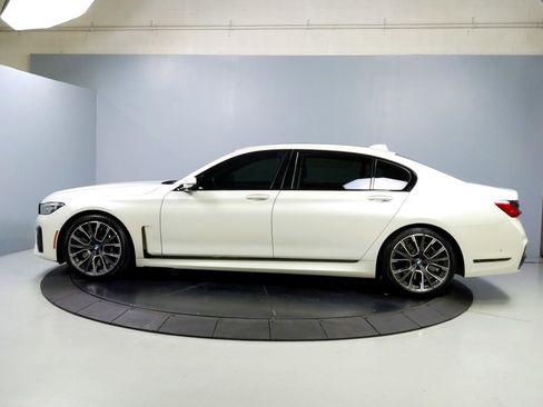 Used 2022 BMW 750i xDrive w/ Executive Package image 4