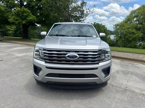 Used 2019 Ford Expedition XLT w/ Equipment Group 202A RWD image 2