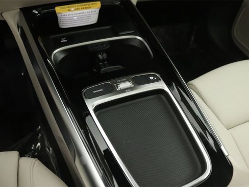 New 2026 Mercedes-Benz GLB 250 image 7