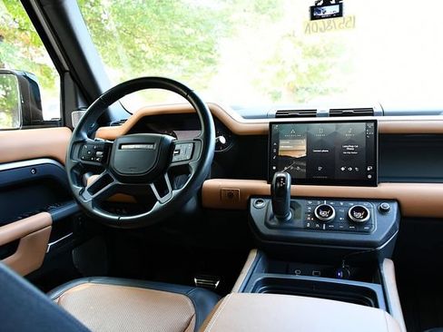 Used 2023 Land Rover Defender 130 X AWD/4WD image 17