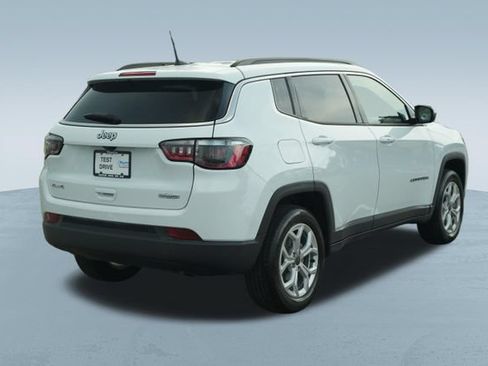 Used 2025 Jeep Compass Latitude AWD/4WD image 9