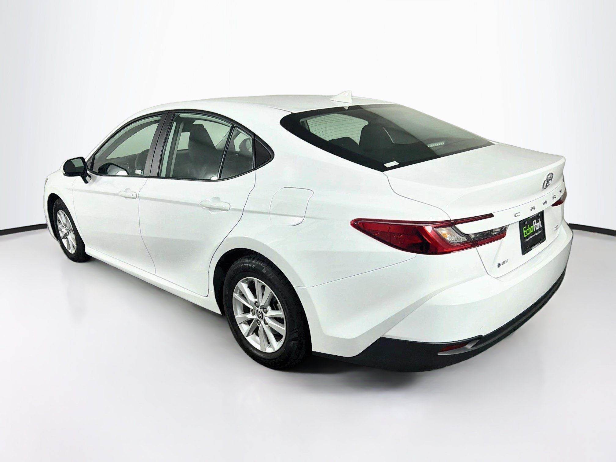Used 2025 Toyota Camry LE FWD image 5
