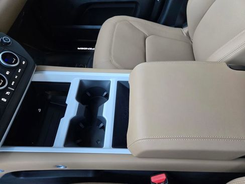 New 2026 Land Rover Defender 110 X-Dynamic SE AWD/4WD image 12