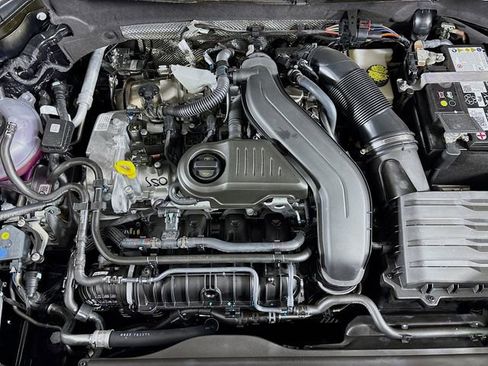 New 2025 Volkswagen Taos SE image 30