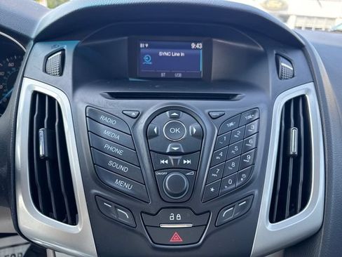 Used 2014 Ford Focus SE FWD image 19