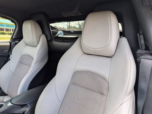 Used 2018 Nissan 370Z Touring RWD image 13