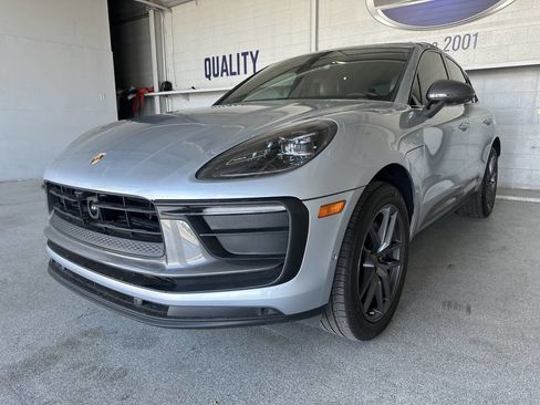Used 2023 Porsche Macan Turbo image 8