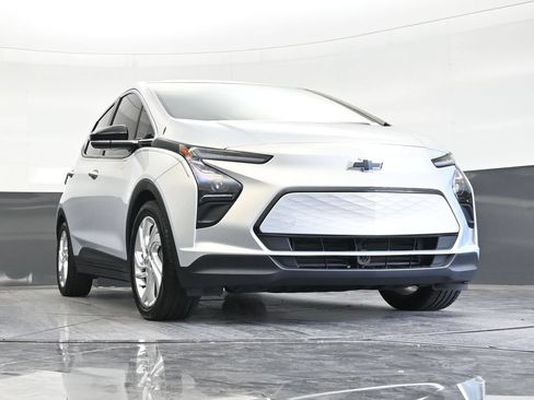 Used 2023 Chevrolet Bolt LT FWD image 25