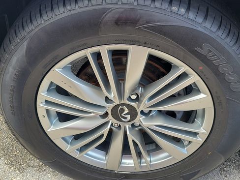 Used 2019 INFINITI QX80 Luxe w/ All-Season Package RWD image 8