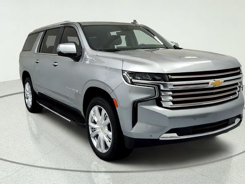 Used 2023 Chevrolet Suburban High Country AWD/4WD image 7