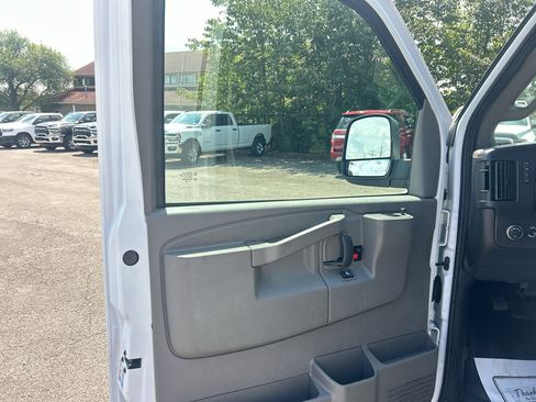 Used 2025 GMC Savana 2500 w/ Driver Convenience Package RWD image 21