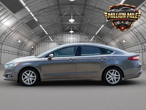 Used 2013 Ford Fusion SE FWD image 8