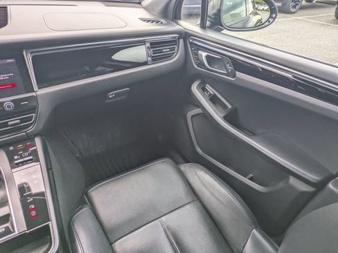 Used 2023 Porsche Macan Turbo AWD/4WD image 17