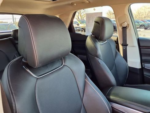 Used 2023 Genesis GV70 2.5T w/ Advanced Package image 21