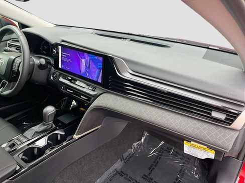 Used 2025 Toyota Camry XLE FWD image 28