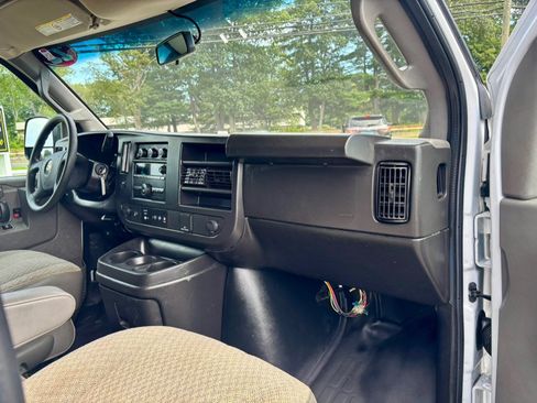 Used 2022 Chevrolet Express 2500 w/ Driver Convenience Package RWD image 13