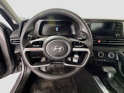 Used 2025 Hyundai Elantra SE FWD image 13