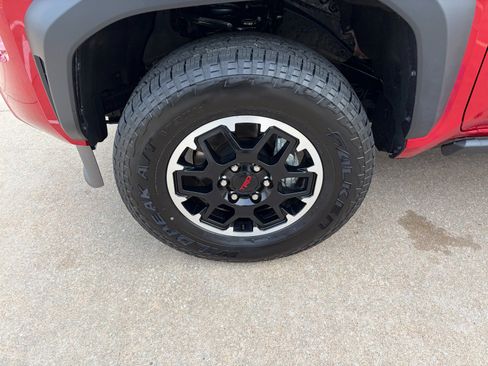 Used 2025 Toyota Tacoma TRD Off-Road image 4