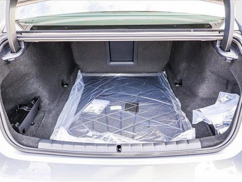 Used 2025 BMW 740i xDrive image 23