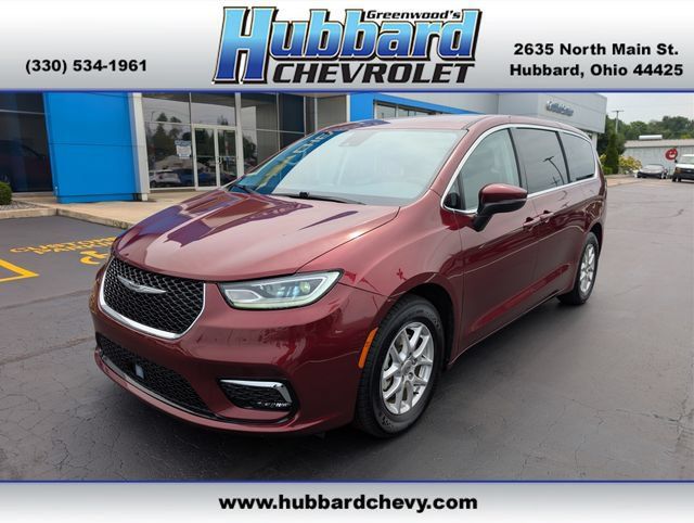 Used 2023 Chrysler Pacifica Touring-L FWD image 1