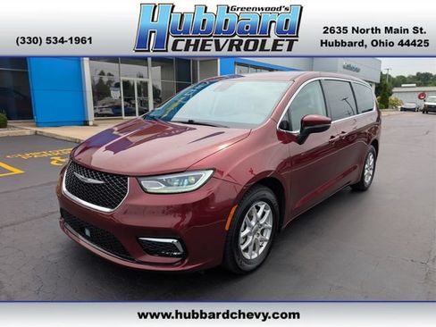 Used 2023 Chrysler Pacifica Touring-L FWD image 1