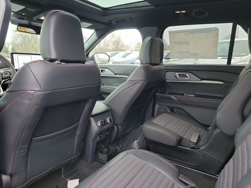 New 2026 Ford Explorer ST-Line w/ ST-Line Street Pack image 15