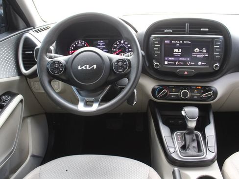 Used 2022 Kia Soul LX FWD image 18