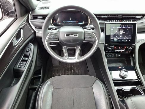 Used 2023 Jeep Grand Cherokee Altitude image 11
