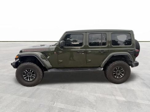 Used 2024 Jeep Wrangler Unlimited Rubicon AWD/4WD image 3