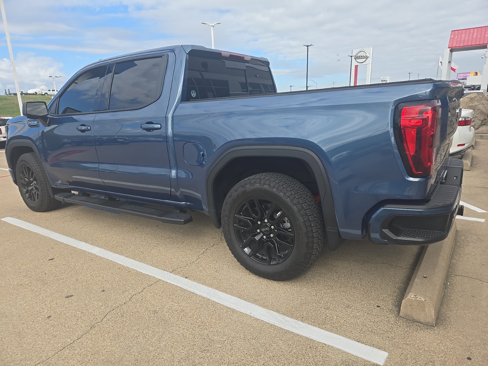 Used 2026 GMC Sierra 1500 Elevation w/ Elevation Premium Package AWD/4WD image 7