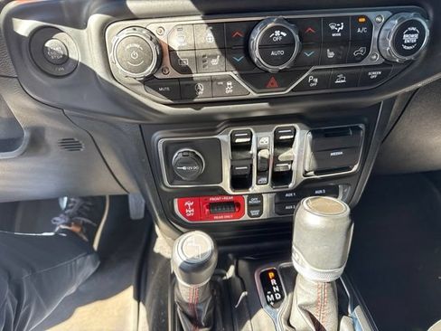 Used 2021 Jeep Gladiator Rubicon AWD/4WD image 6