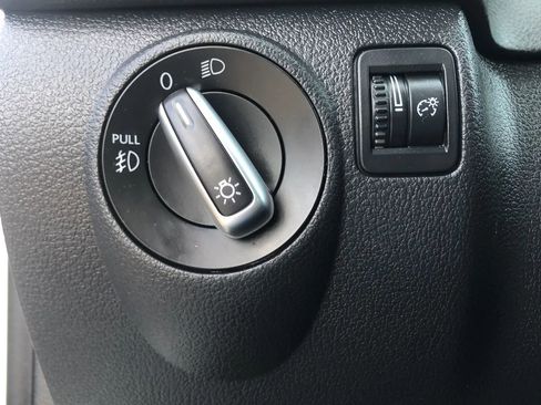 Used 2015 Volkswagen Tiguan SEL image 19