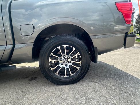 Used 2021 Nissan Titan SV w/ SV Convenience Package image 38