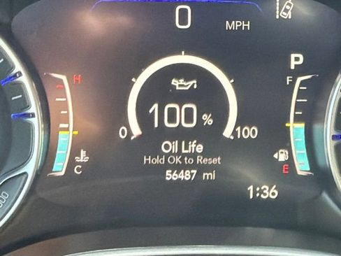 Used 2024 Chrysler Pacifica Touring-L FWD image 21